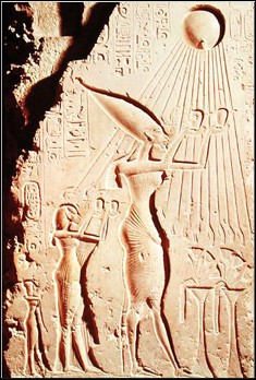 Akhnaton and Nefertiti Offering to the Aton